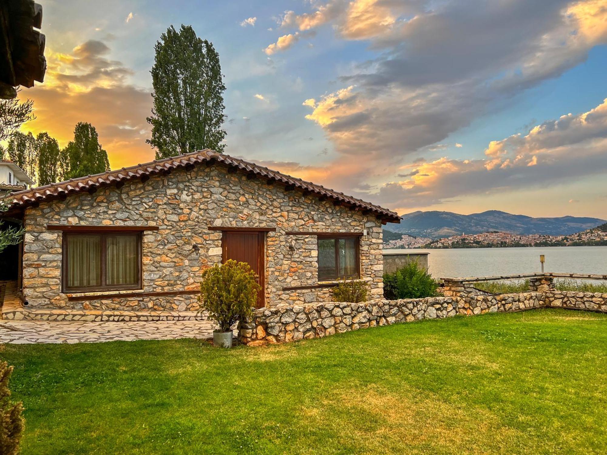 The Little Stone House By The Lake Kastoria Exterior photo